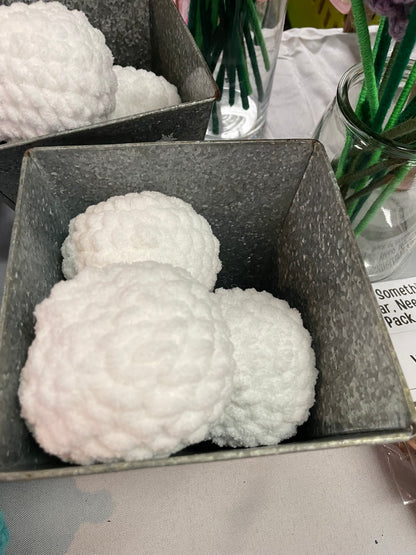 Handmade Snowballs Tin with Crochet Snowballs